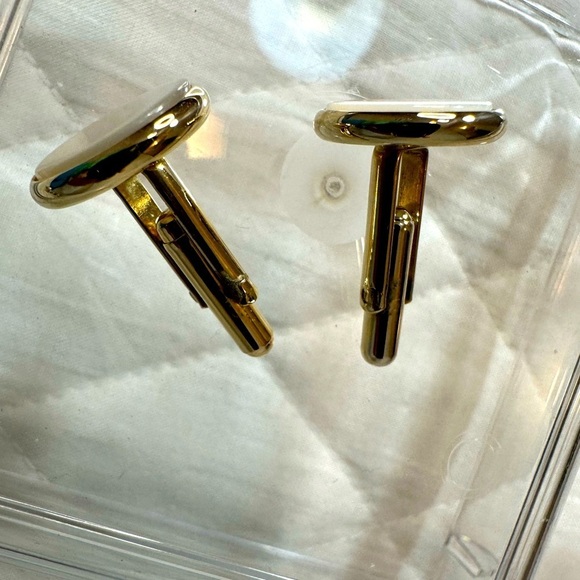 Mens Gold Tone Pearl Cufflinks Vintage Round Discs - Picture 3 of 5